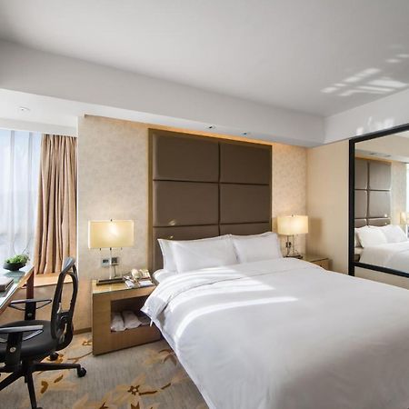 The La Hotel 新世界伟瑞酒店 Shenzhen Exterior photo
