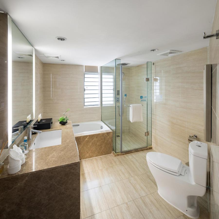 The La Hotel 新世界伟瑞酒店 Shenzhen Exterior photo