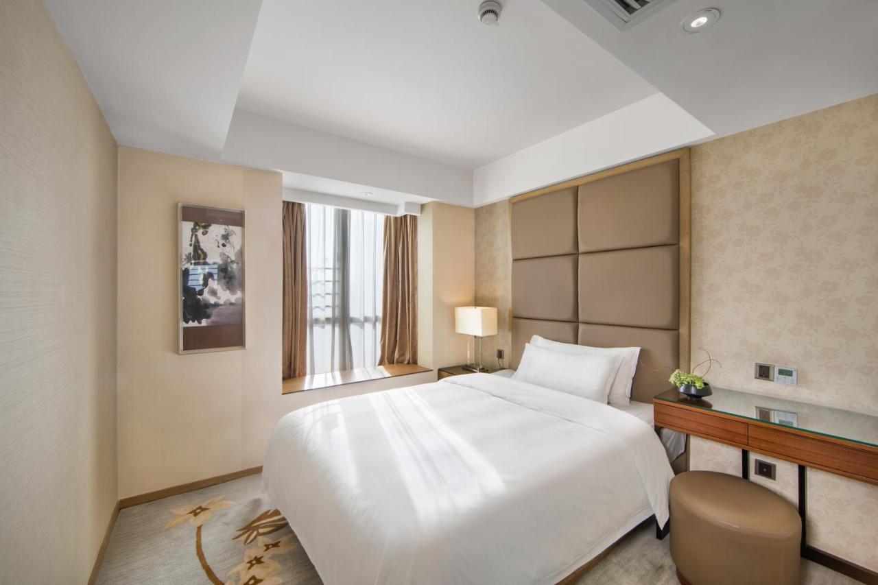 The La Hotel 新世界伟瑞酒店 Shenzhen Exterior photo